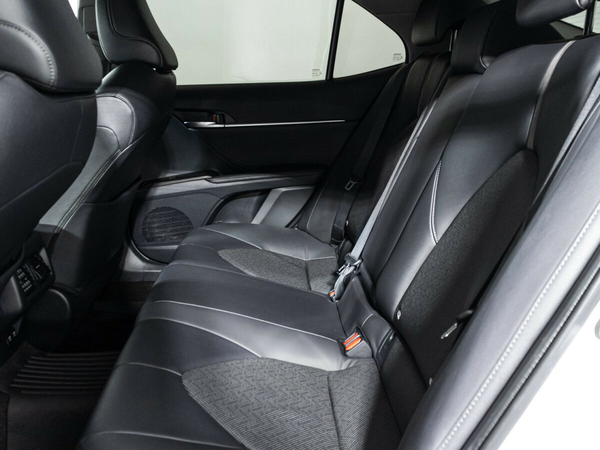 Toyota Camry 2022 года с пробегом. Фото: #9