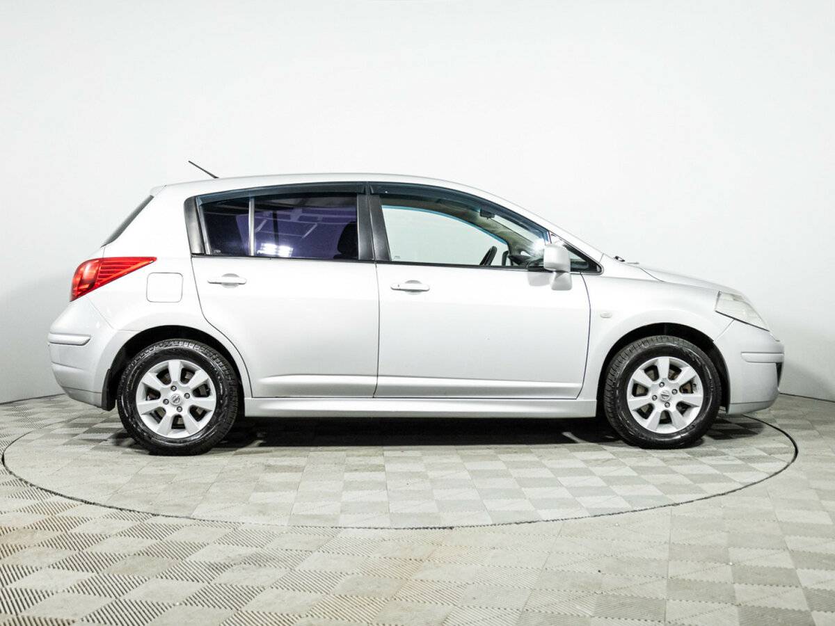 Nissan Tiida 2010 года с пробегом. Фото: #3