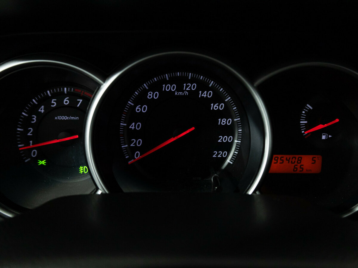 Nissan Tiida 2010 года с пробегом. Фото: #11