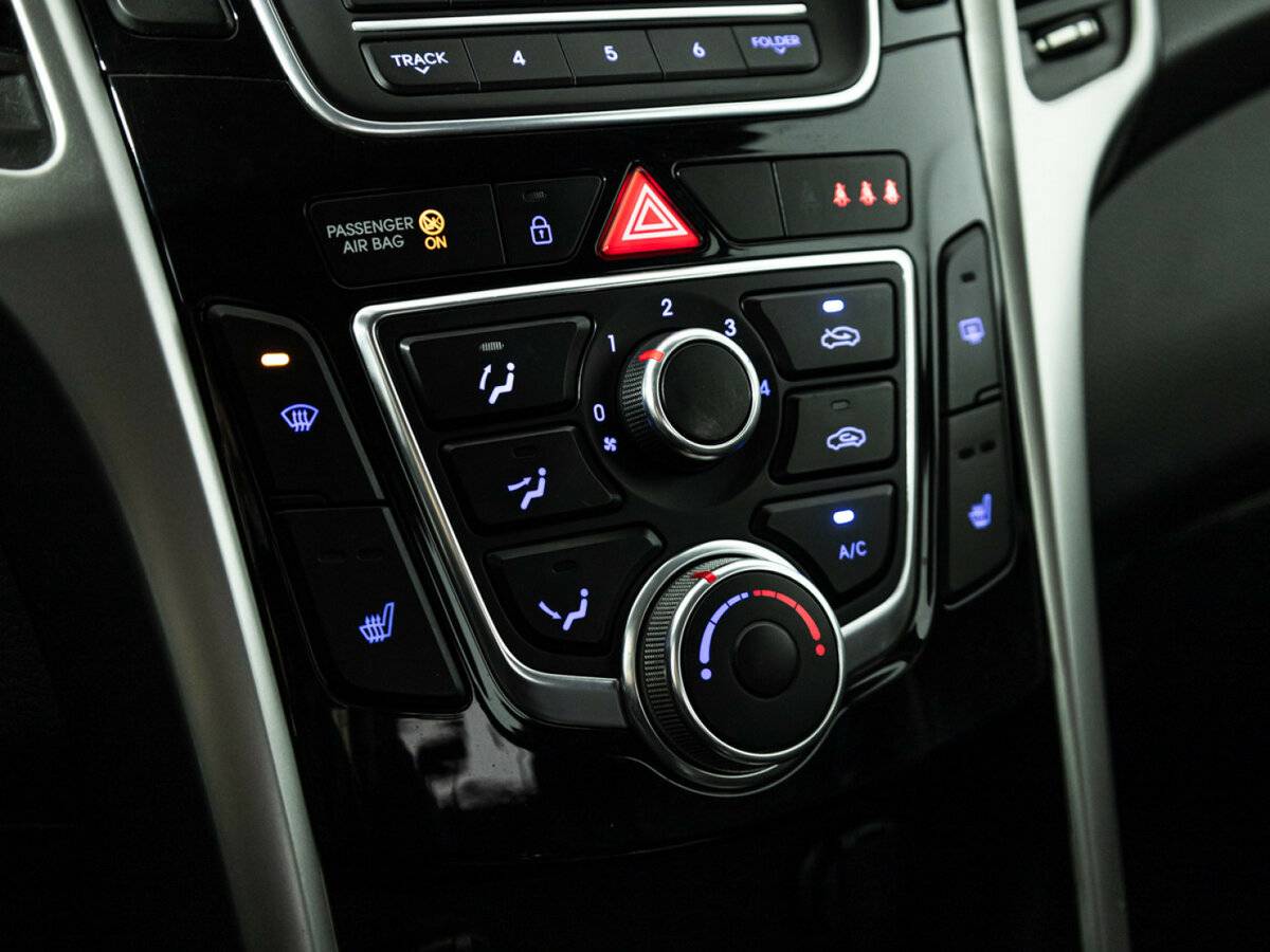 Б/У Хендай ай30 2015 года. Фото: #14