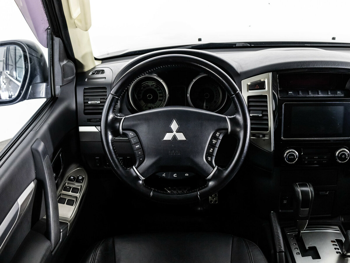 Mitsubishi Pajero 2017 года с пробегом. Фото: #11