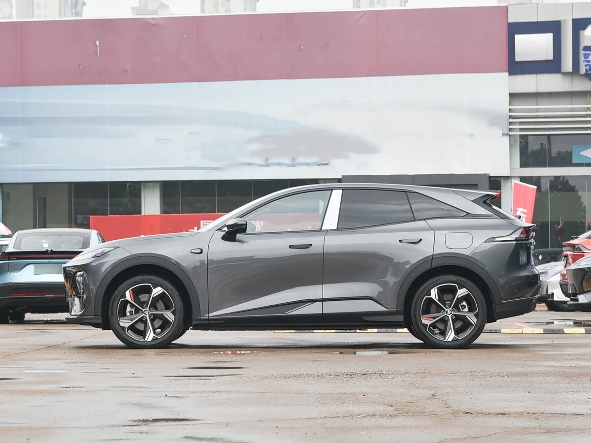 Changan Deepal S07 (S7) 2025 года с пробегом. Фото: #1