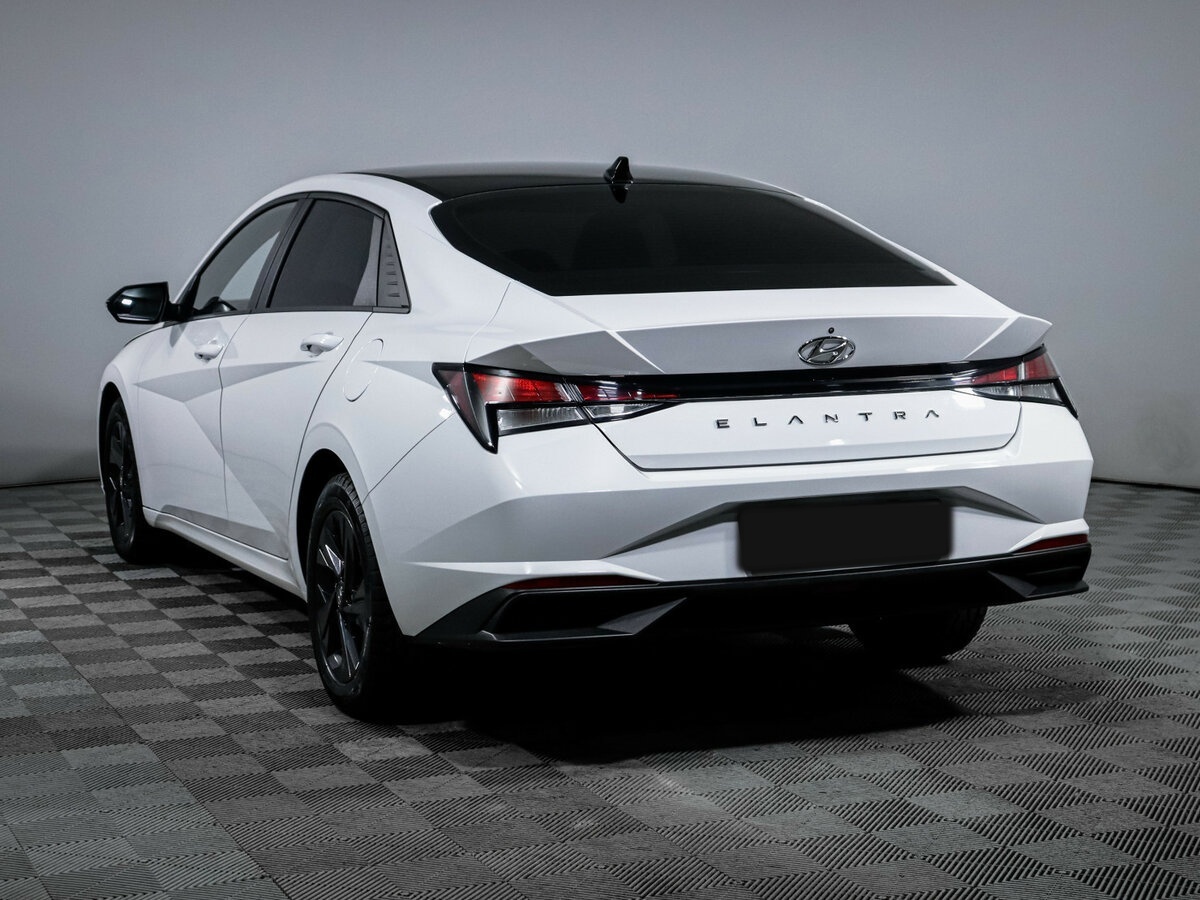 Hyundai Elantra 2023 года с пробегом. Фото: #6