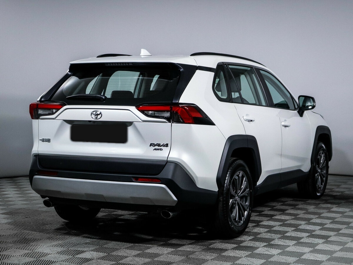 Toyota RAV4 2025 года с пробегом. Фото: #4