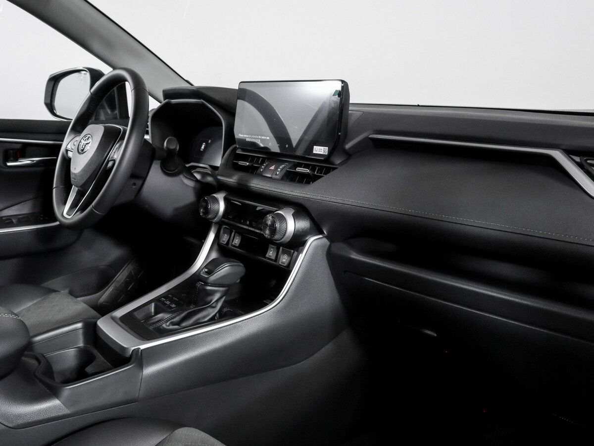 Toyota RAV4 2025 года с пробегом. Фото: #8