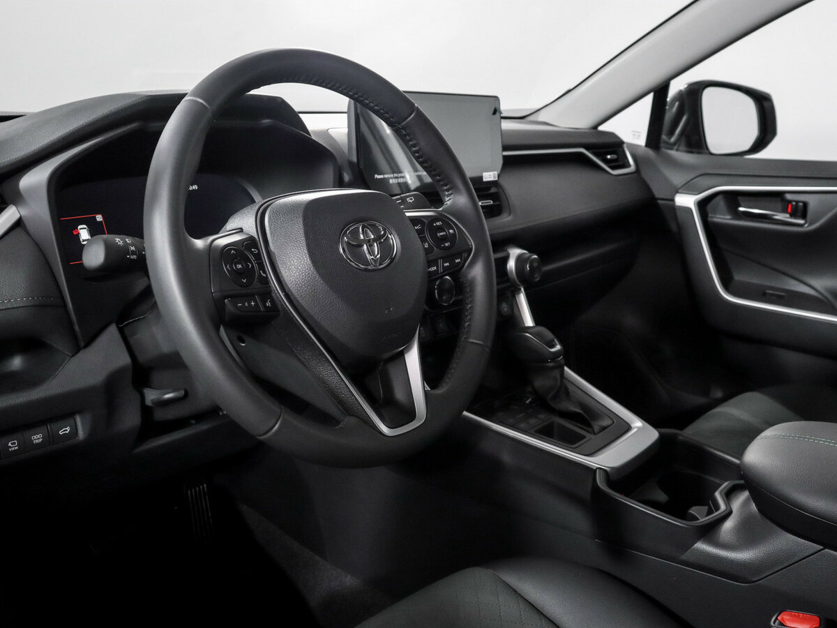 Toyota RAV4 2025 года с пробегом. Фото: #13