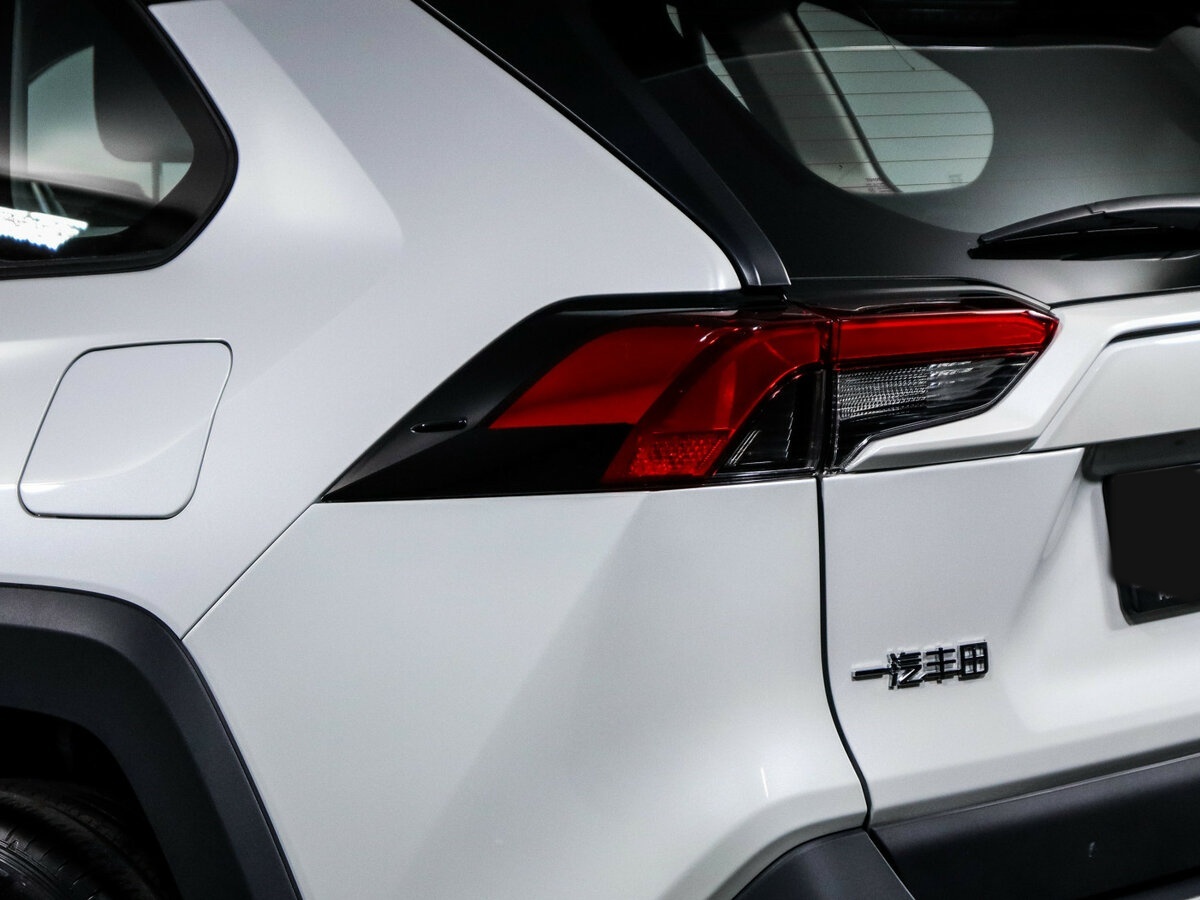 Toyota RAV4 2025 года с пробегом. Фото: #17