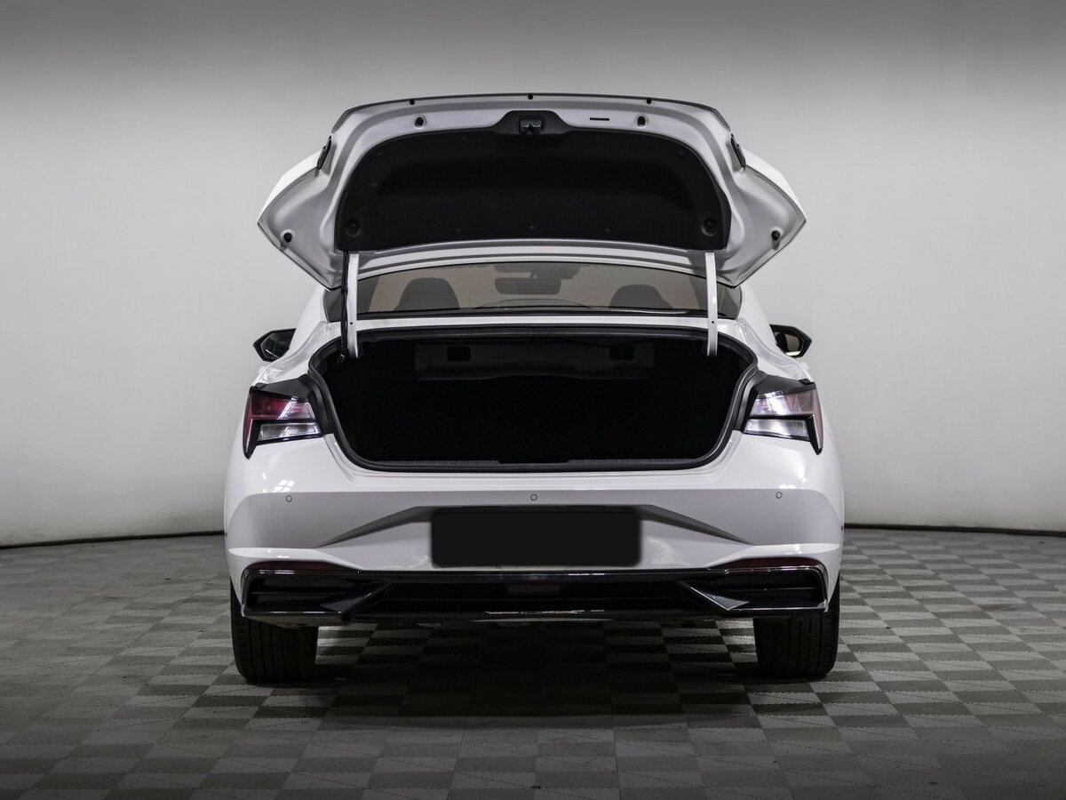 Hyundai Elantra 2021 года с пробегом. Фото: #18