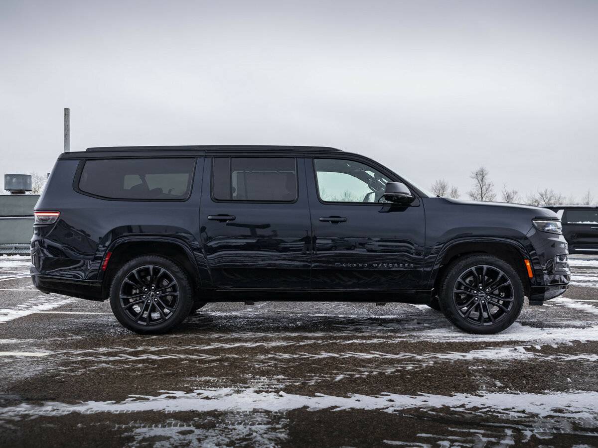 Jeep Wagoneer 2024 года с пробегом. Фото: #3