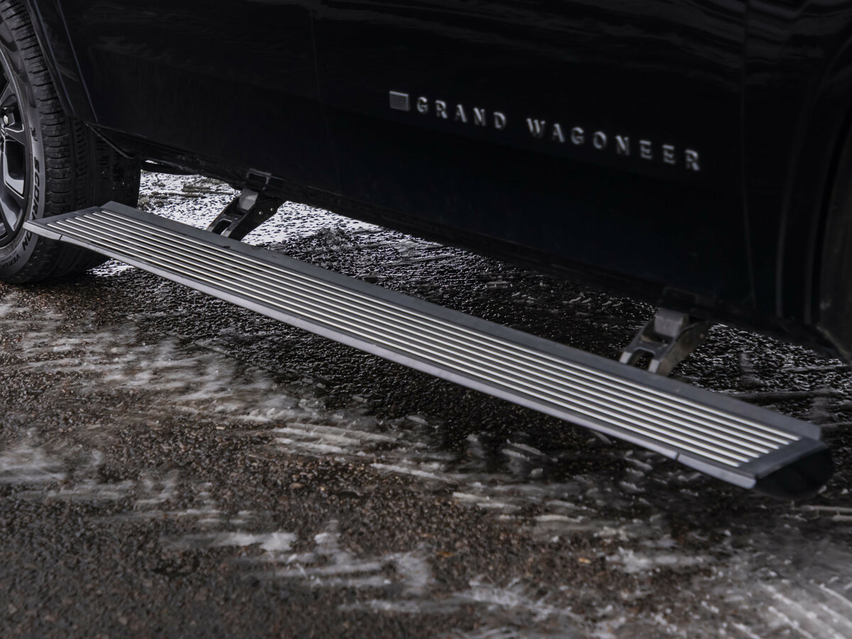 Jeep Wagoneer 2024 года с пробегом. Фото: #9