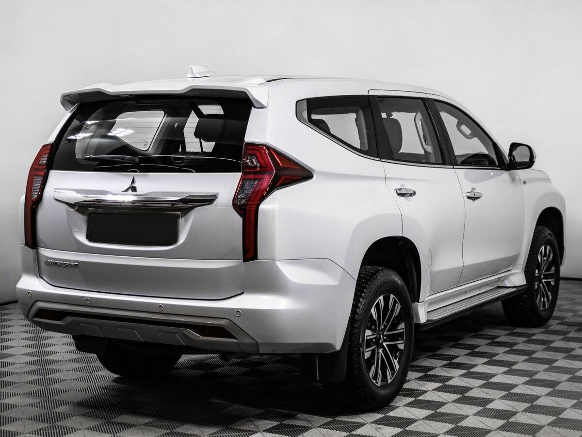 Mitsubishi Montero Sport 2021 года с пробегом. Фото: #3