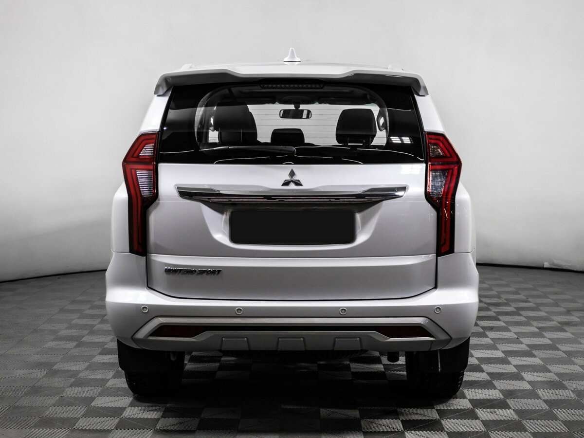 Mitsubishi Montero Sport 2021 года с пробегом. Фото: #4