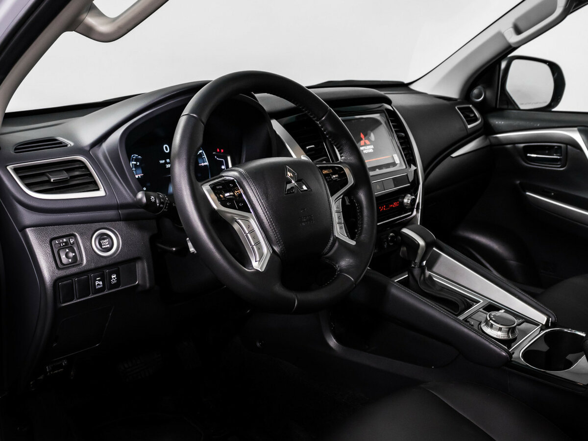 Mitsubishi Montero Sport 2021 года с пробегом. Фото: #9