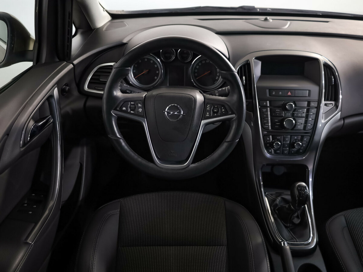 Б/У Опель Астра 2012 года. Фото: #8