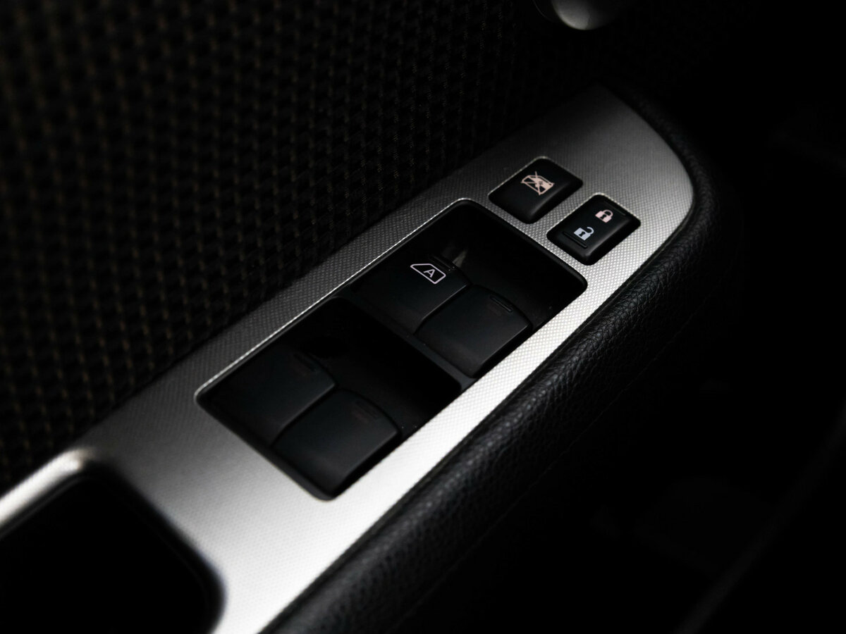 Nissan Tiida 2010 года с пробегом. Фото: #10