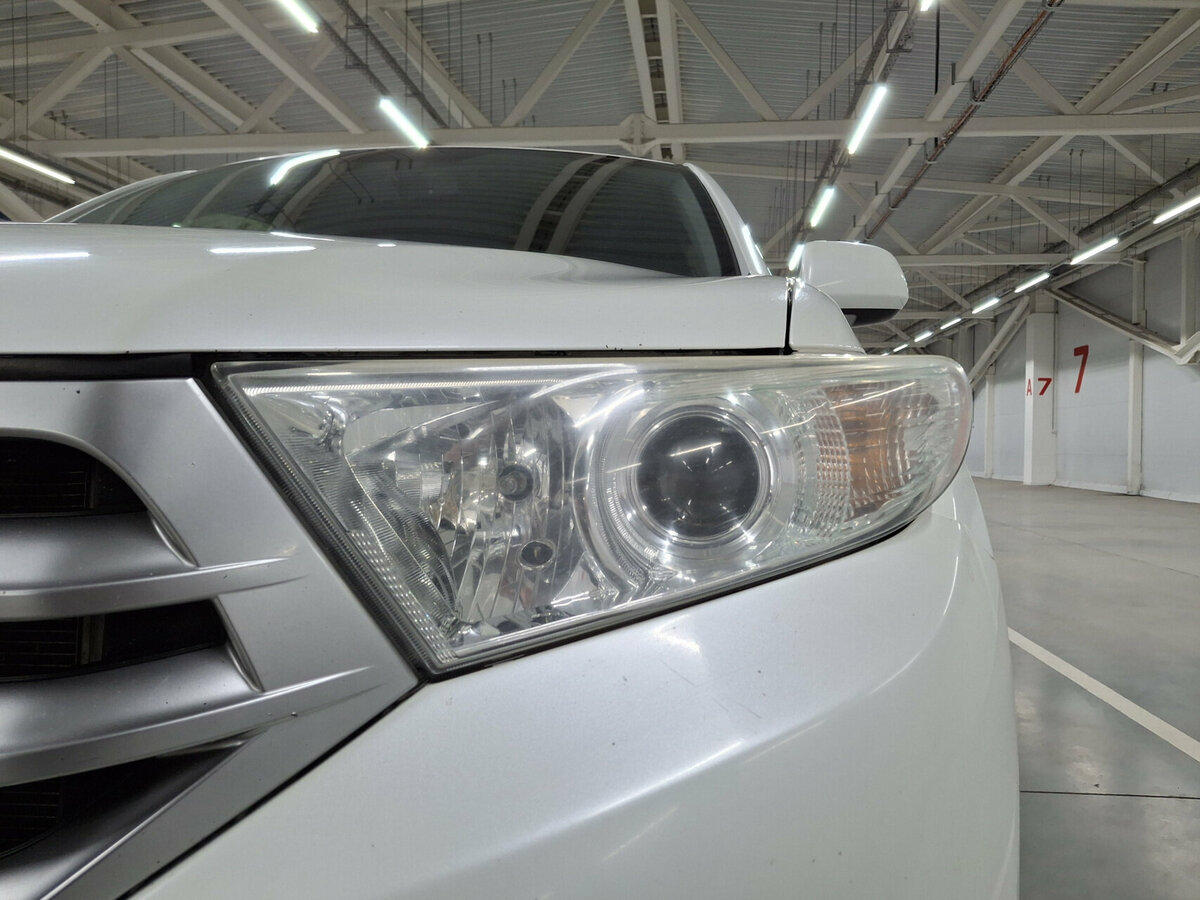 Б/У Тойота Хайлэндер 2012 года. Фото: #16