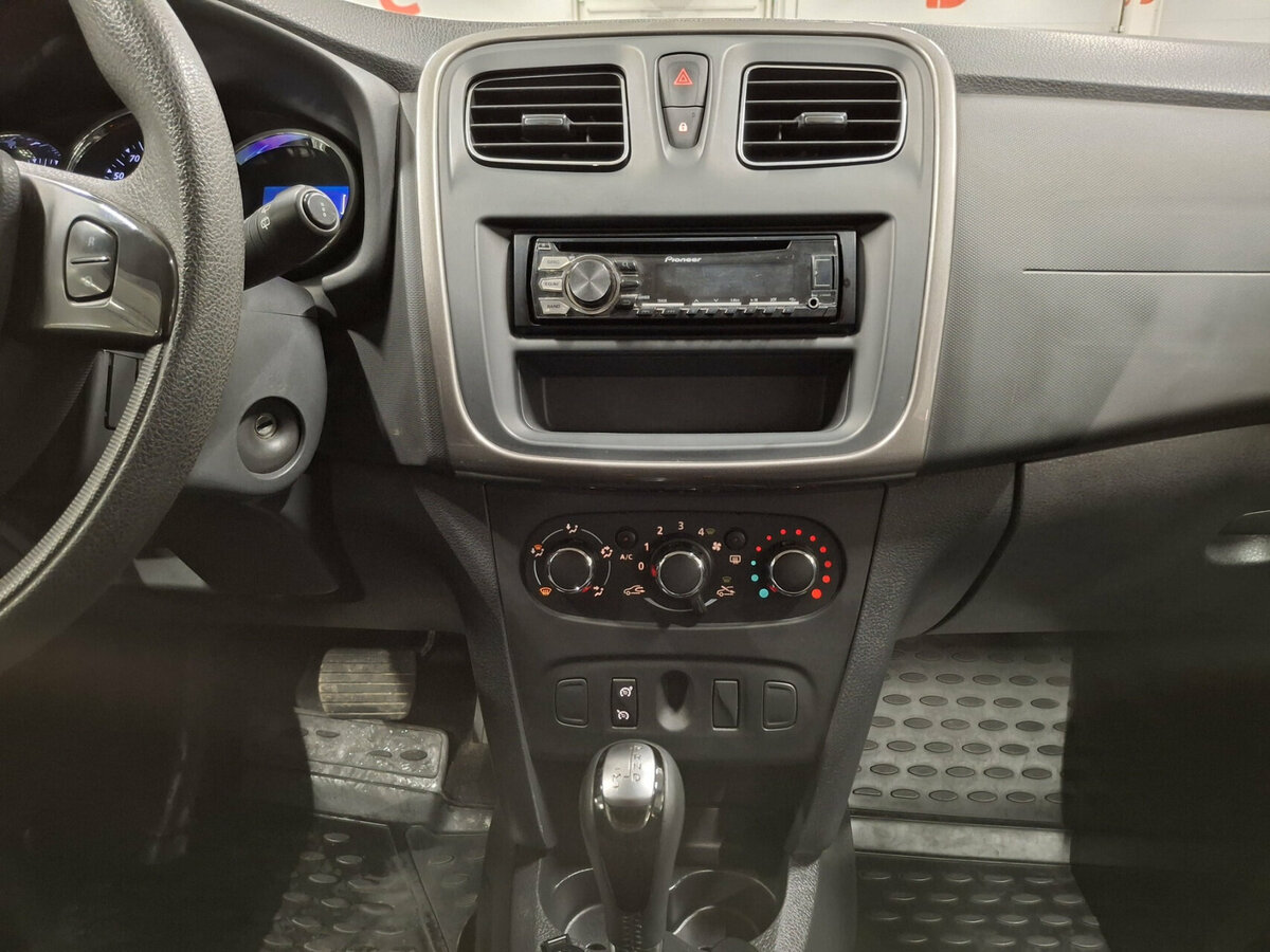 Б/У Рено Сандеро 2016 года. Фото: #14