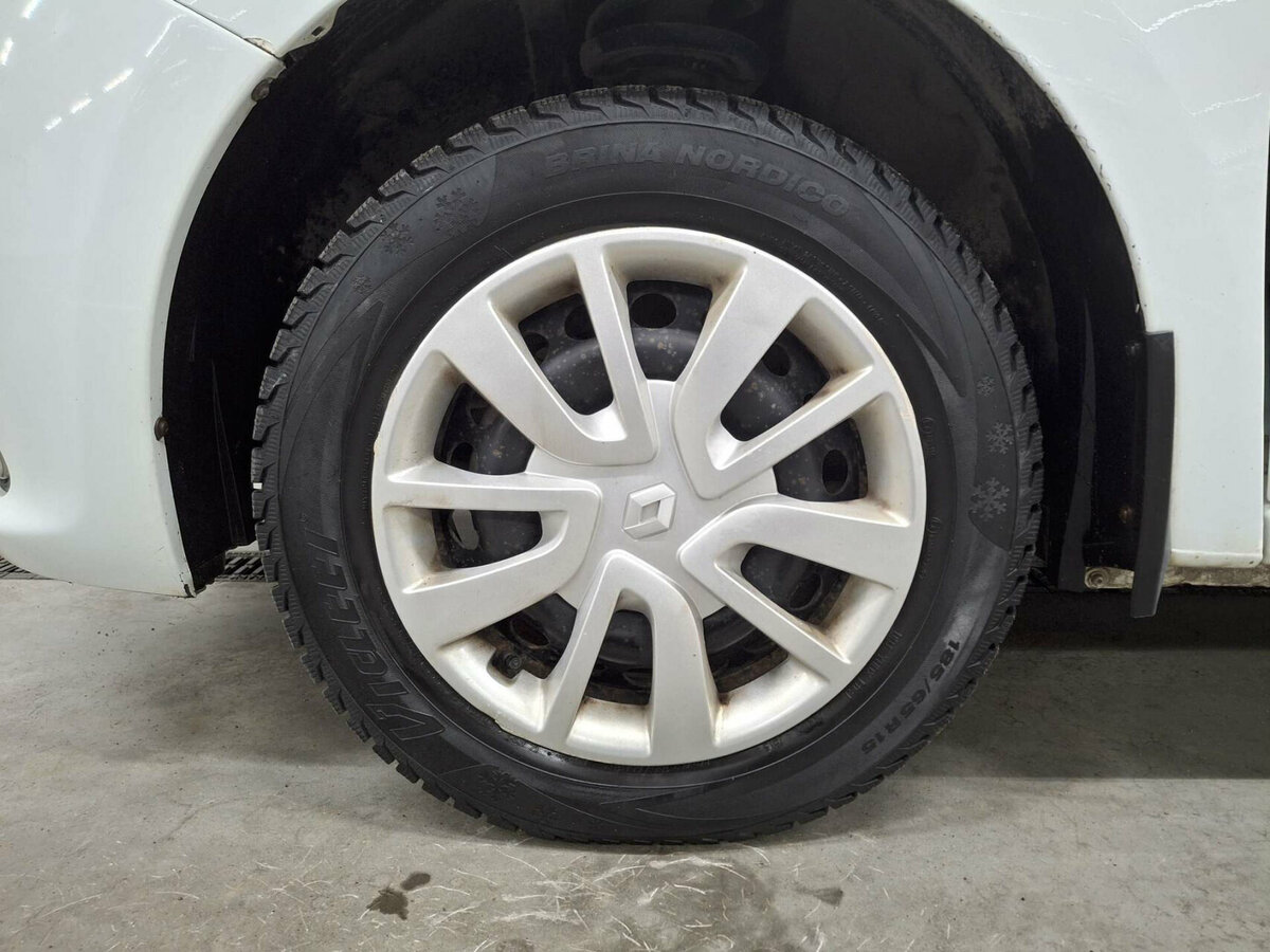 Б/У Рено Логан 2017 года. Фото: #17