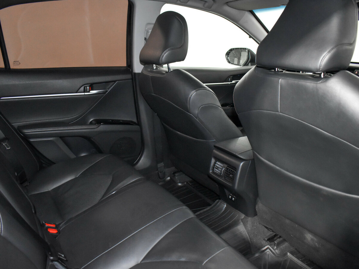 Toyota Camry 2018 года с пробегом. Фото: #12