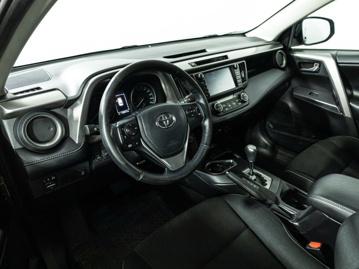 Toyota RAV4 2018 года с пробегом. Фото: #8