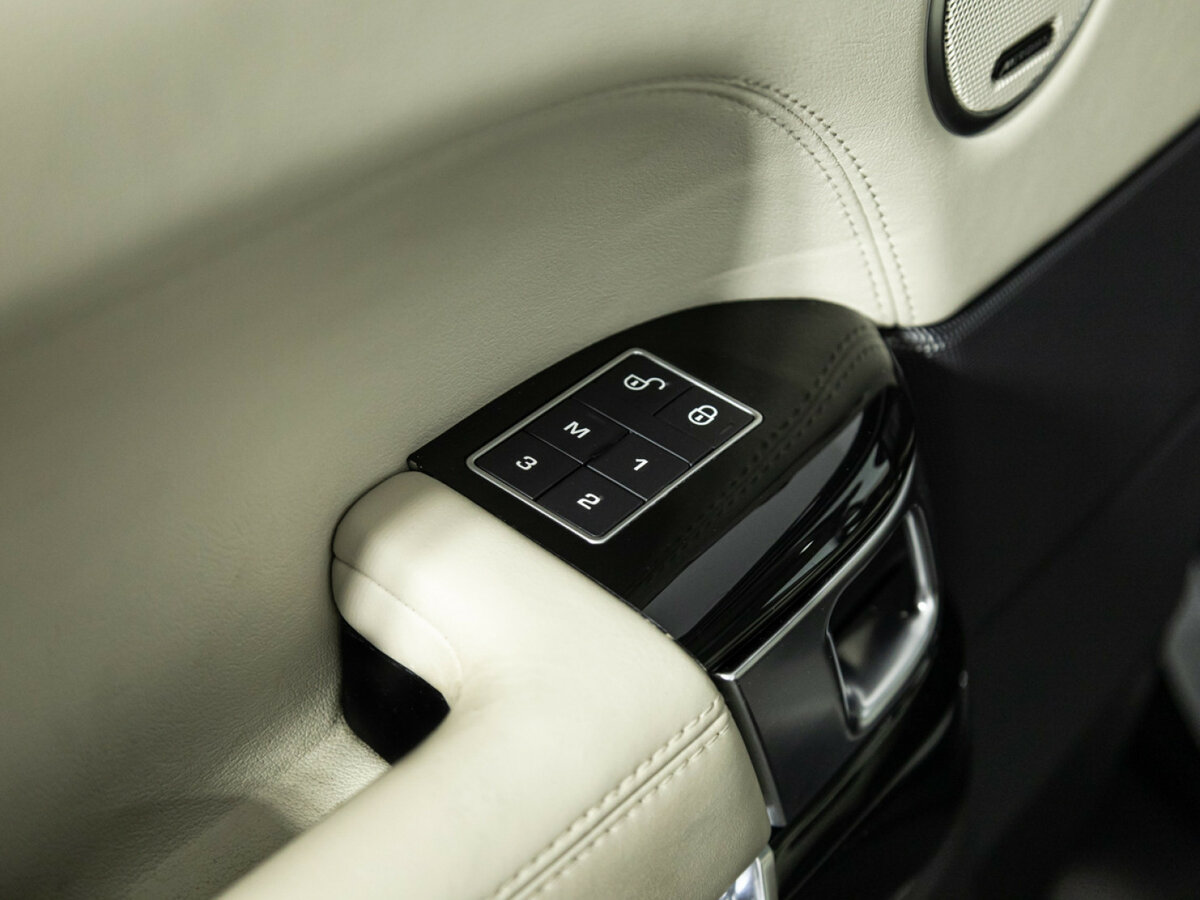 Land Rover Range Rover 2015 года с пробегом. Фото: #16