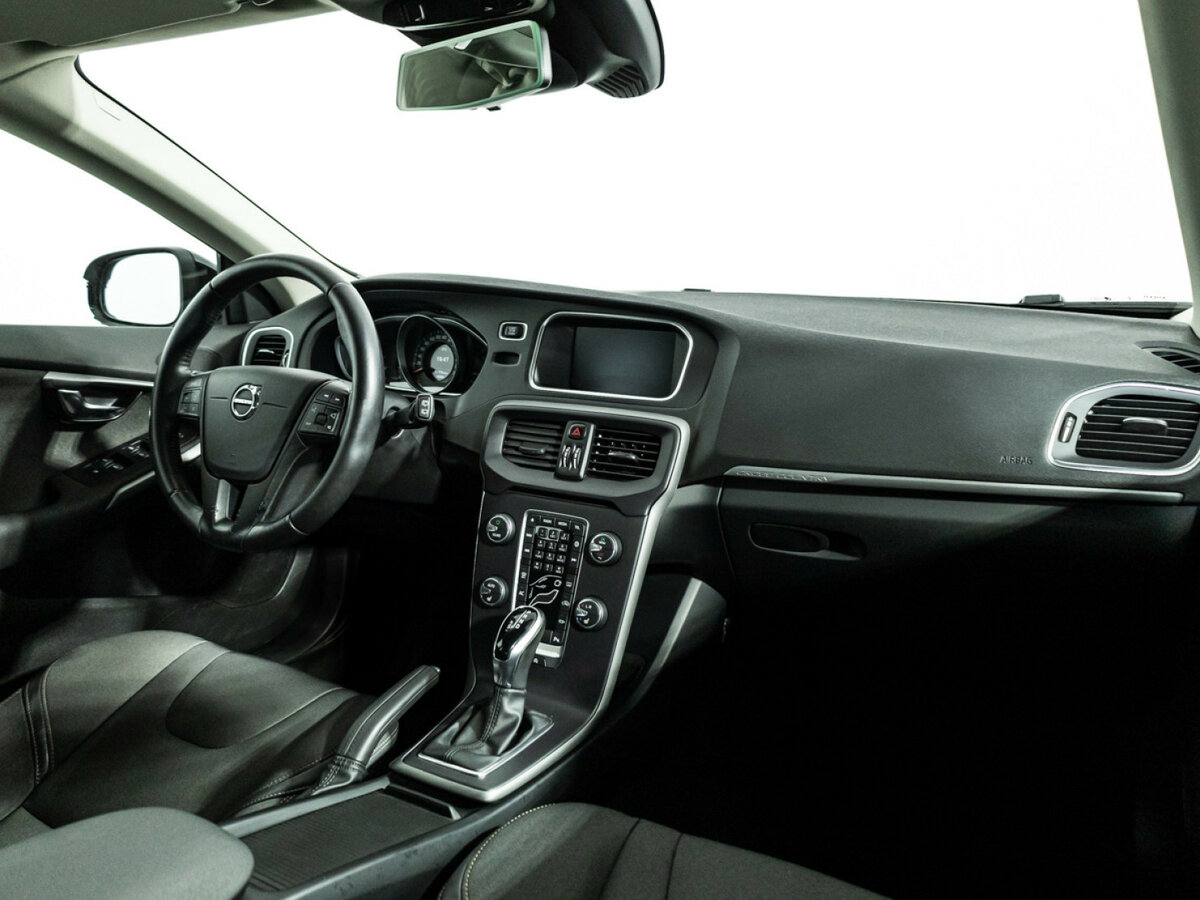 Volvo V40 Cross Country 2017 года с пробегом. Фото: #8