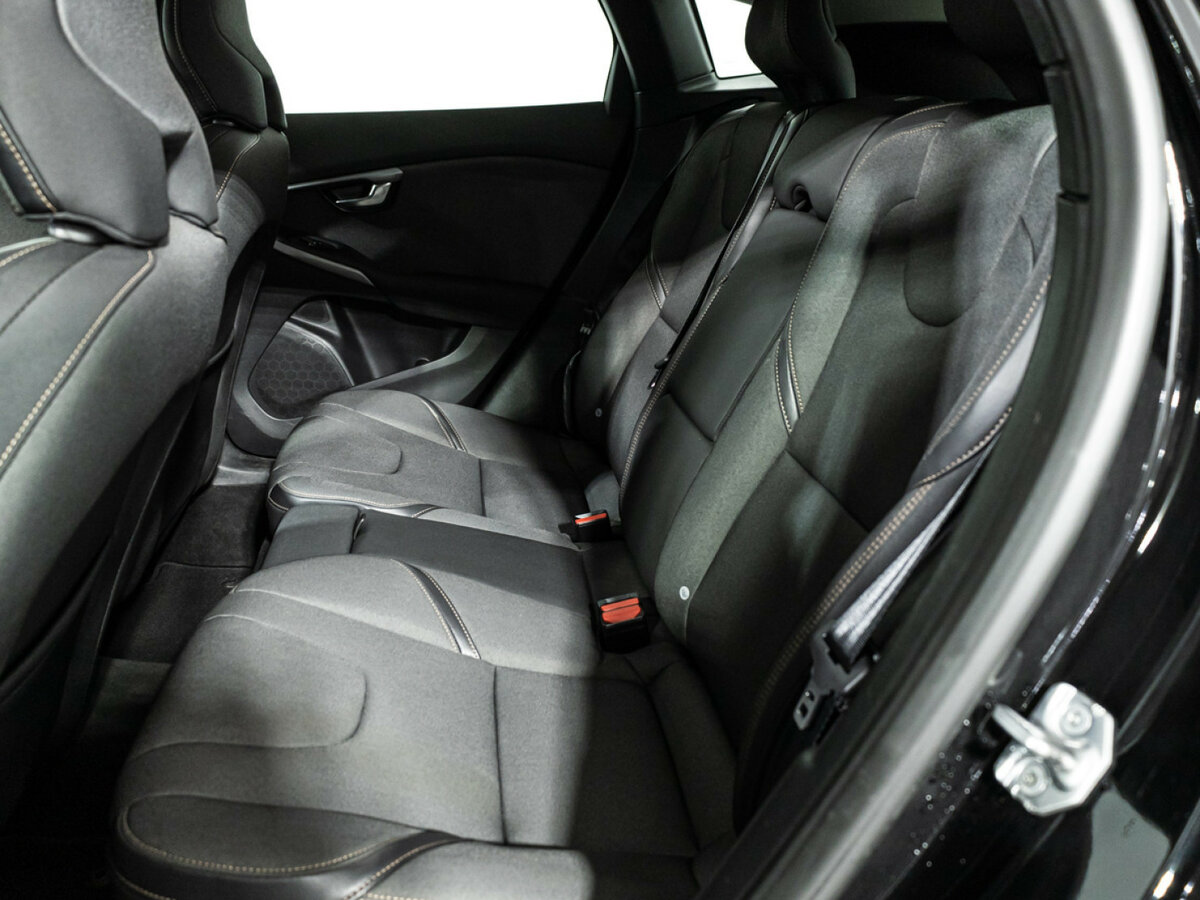 Volvo V40 Cross Country 2017 года с пробегом. Фото: #9