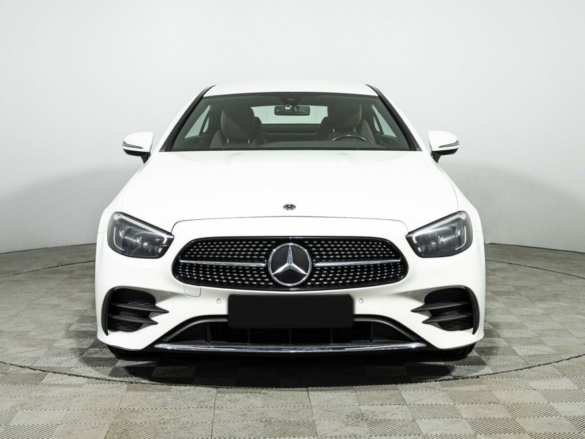 Mercedes-Benz E-Класс 2021 года с пробегом. Фото: #1