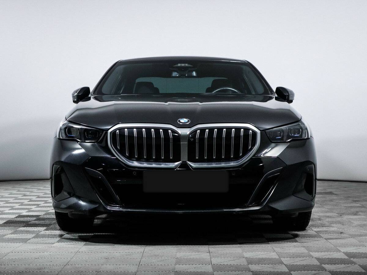 BMW 5 серии 2024 года с пробегом. Фото: #1