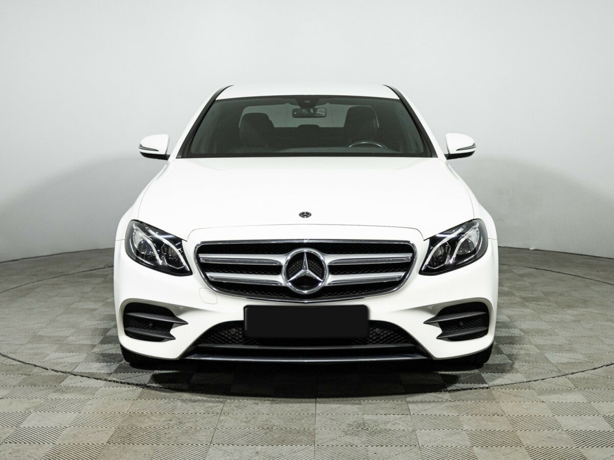 Mercedes-Benz E-Класс 2019 года с пробегом. Фото: #1