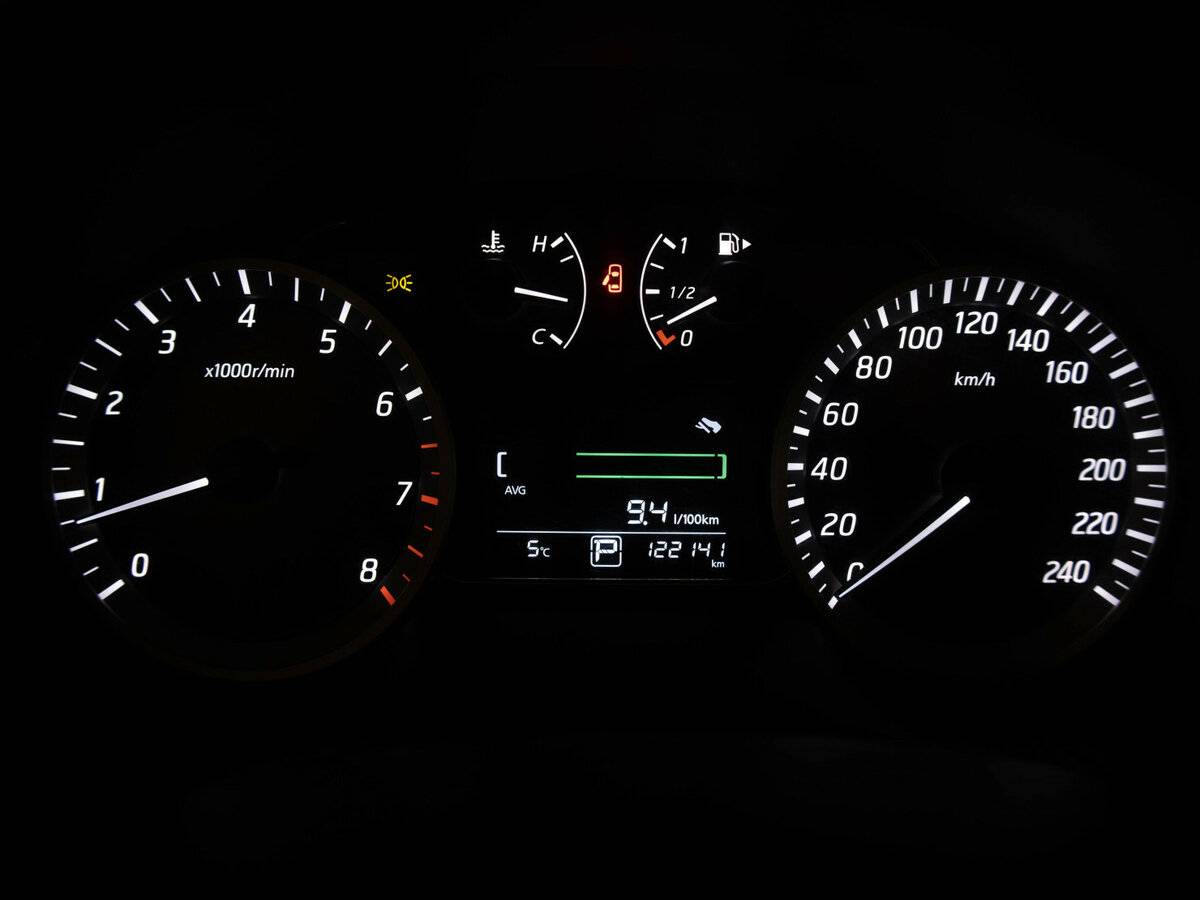 Б/У Ниссан Тиида 2015 года. Фото: #13