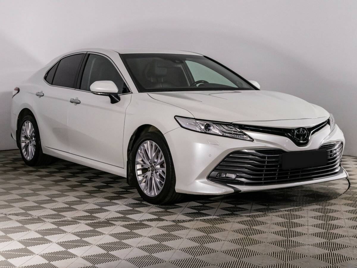 Toyota Camry 2019 года с пробегом. Фото: #2