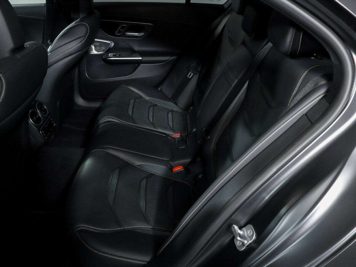 Mercedes-Benz C-Класс AMG 2024 года с пробегом. Фото: #7