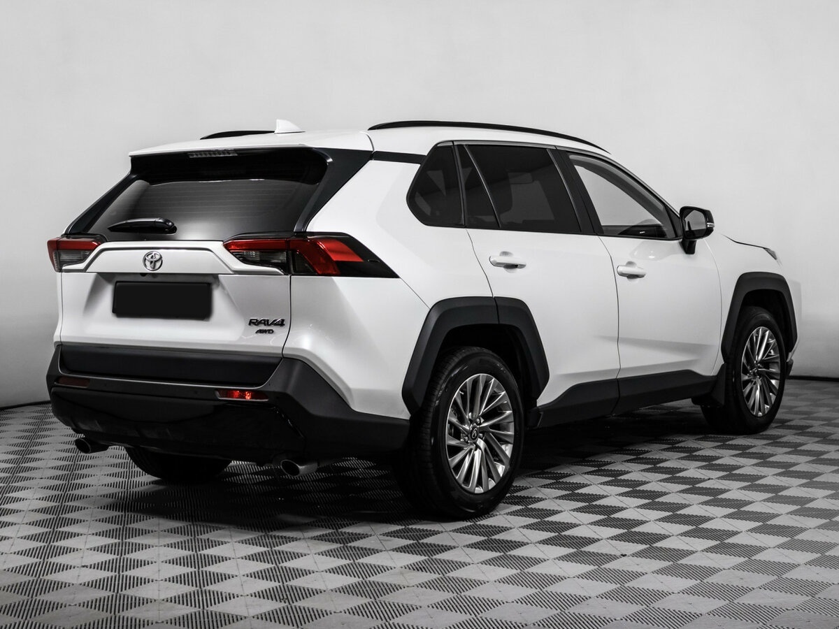 Toyota RAV4 2024 года с пробегом. Фото: #3