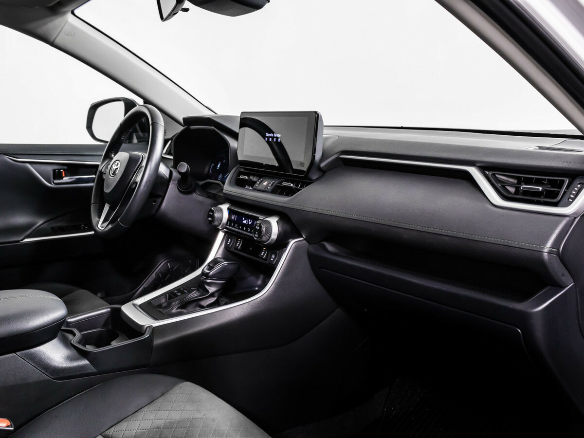 Toyota RAV4 2024 года с пробегом. Фото: #6