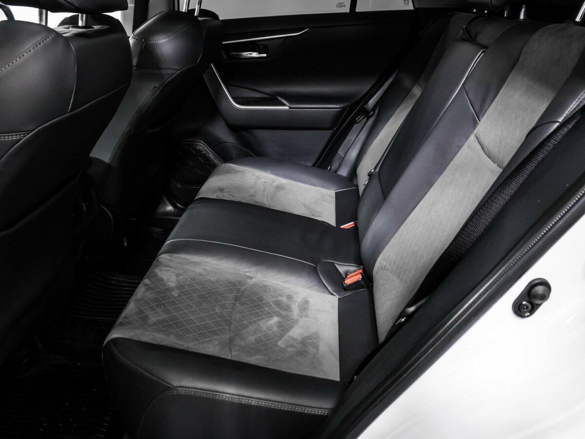 Toyota RAV4 2024 года с пробегом. Фото: #9