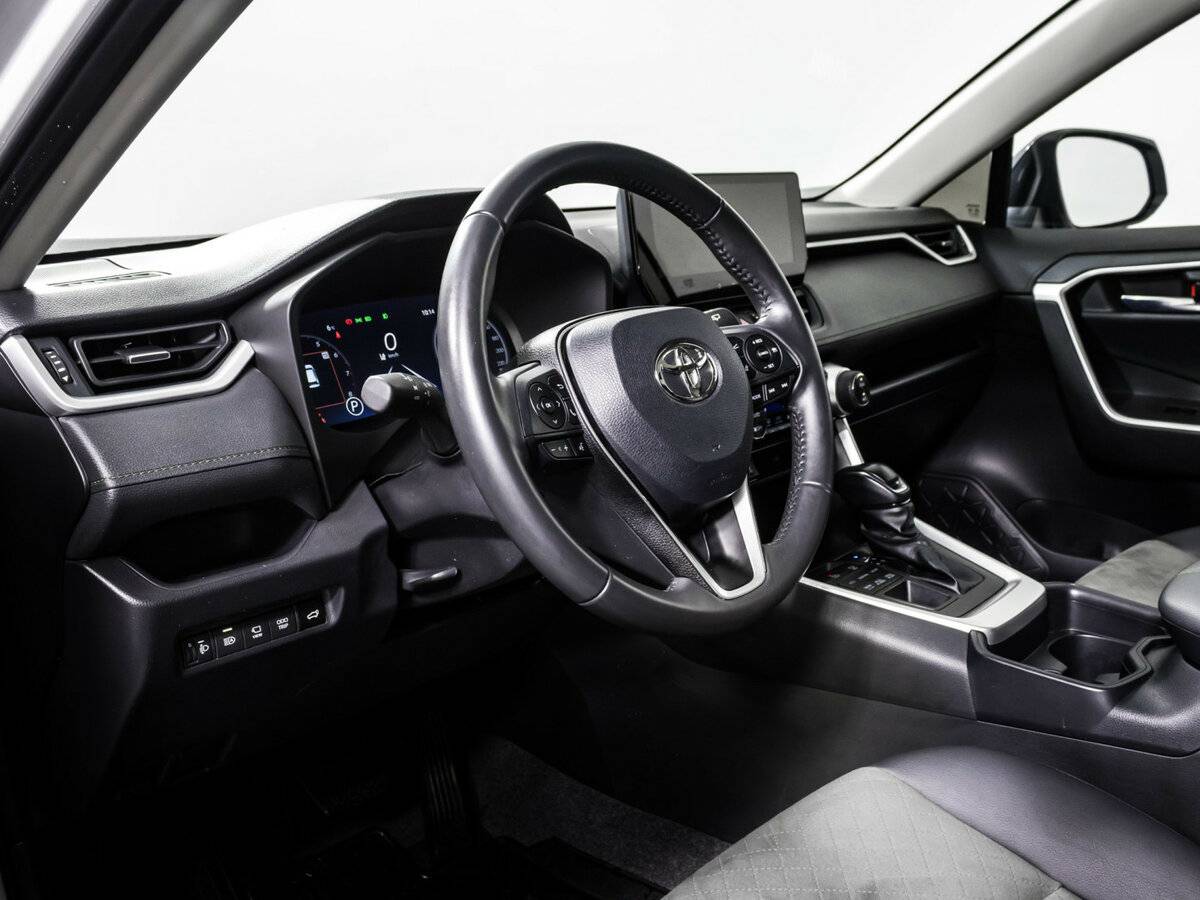 Toyota RAV4 2024 года с пробегом. Фото: #10