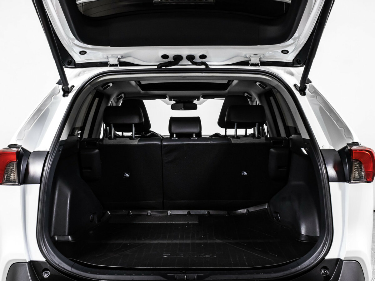 Toyota RAV4 2024 года с пробегом. Фото: #11