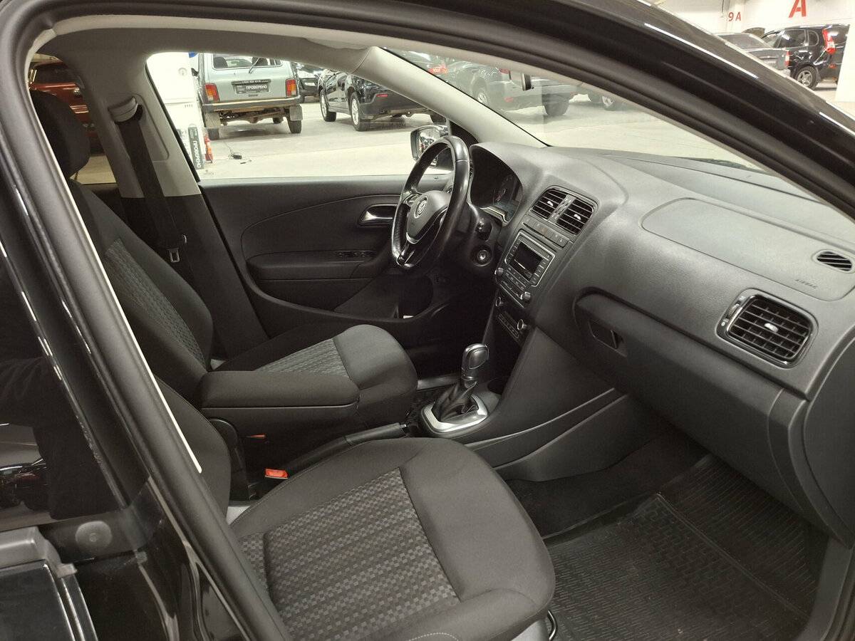 Б/У Фольксваген Поло 2017 года. Фото: #10