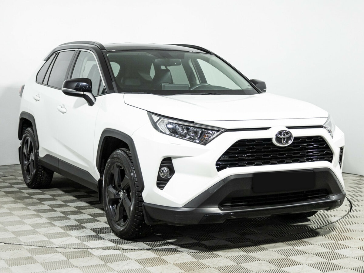 Toyota RAV4 2021 года с пробегом. Фото: #2