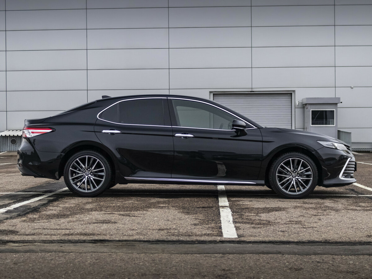 Toyota Camry 2023 года с пробегом. Фото: #3