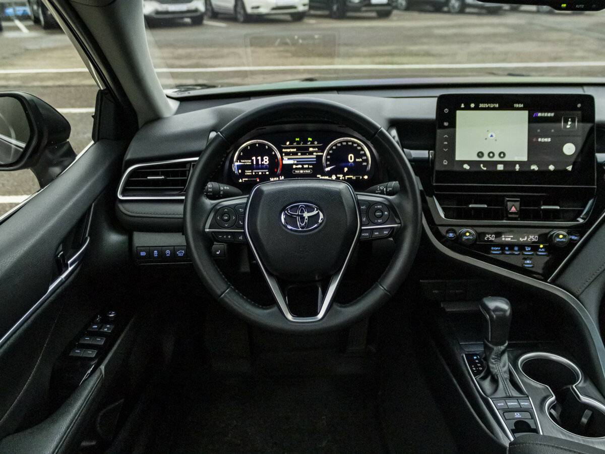 Toyota Camry 2023 года с пробегом. Фото: #11