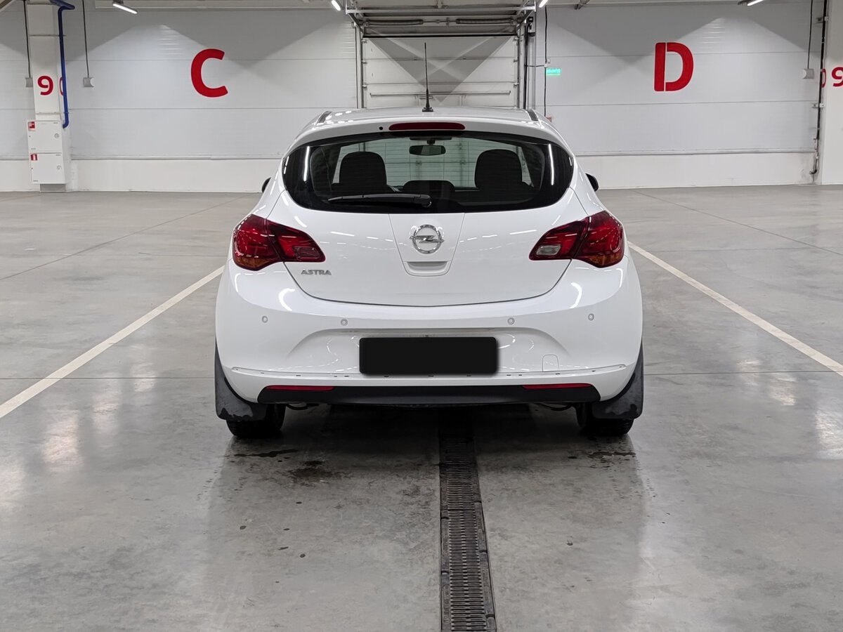 Opel Astra 2013 года с пробегом. Фото: #5