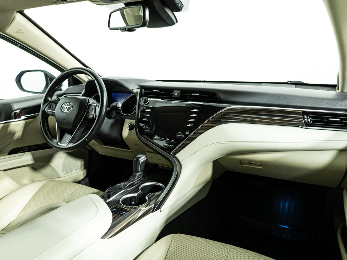 Toyota Camry 2020 года с пробегом. Фото: #6