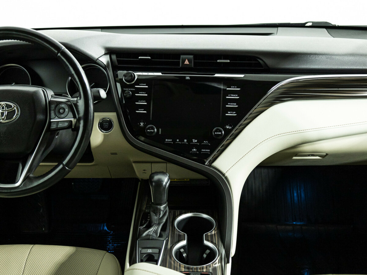 Toyota Camry 2020 года с пробегом. Фото: #11