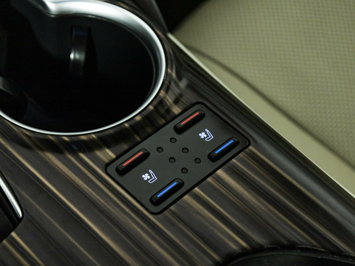 Toyota Camry 2020 года с пробегом. Фото: #17