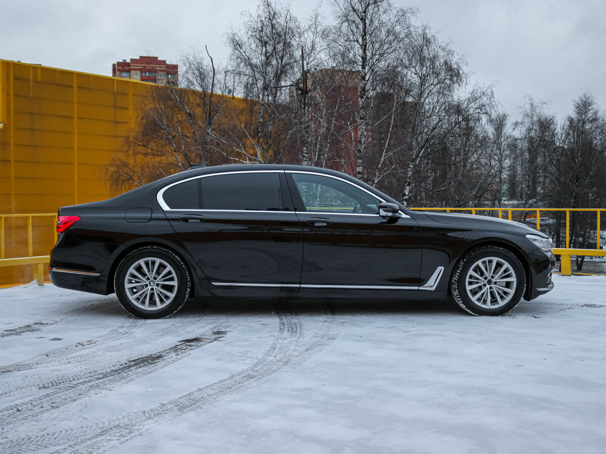 BMW 7 серии 2017 года с пробегом. Фото: #2