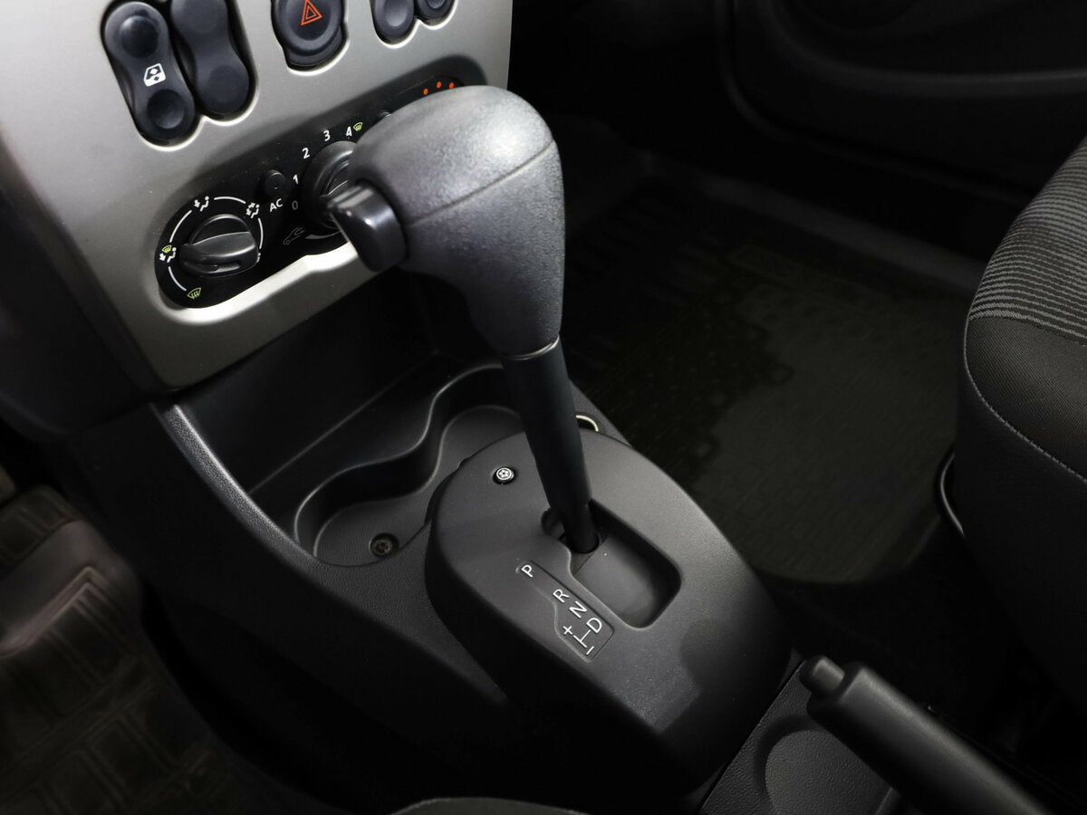 Renault Logan 2015 года с пробегом. Фото: #10