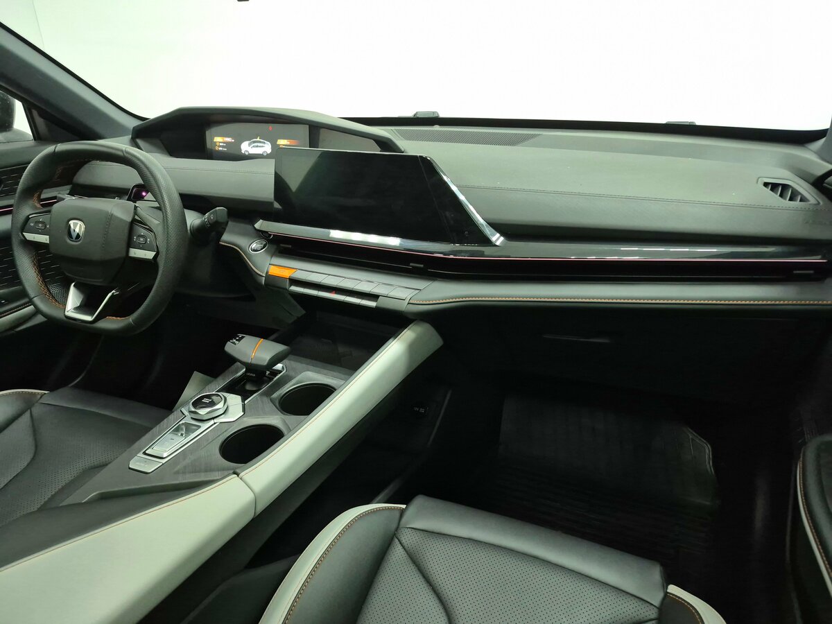 Changan UNI-V 2024 года с пробегом. Фото: #11