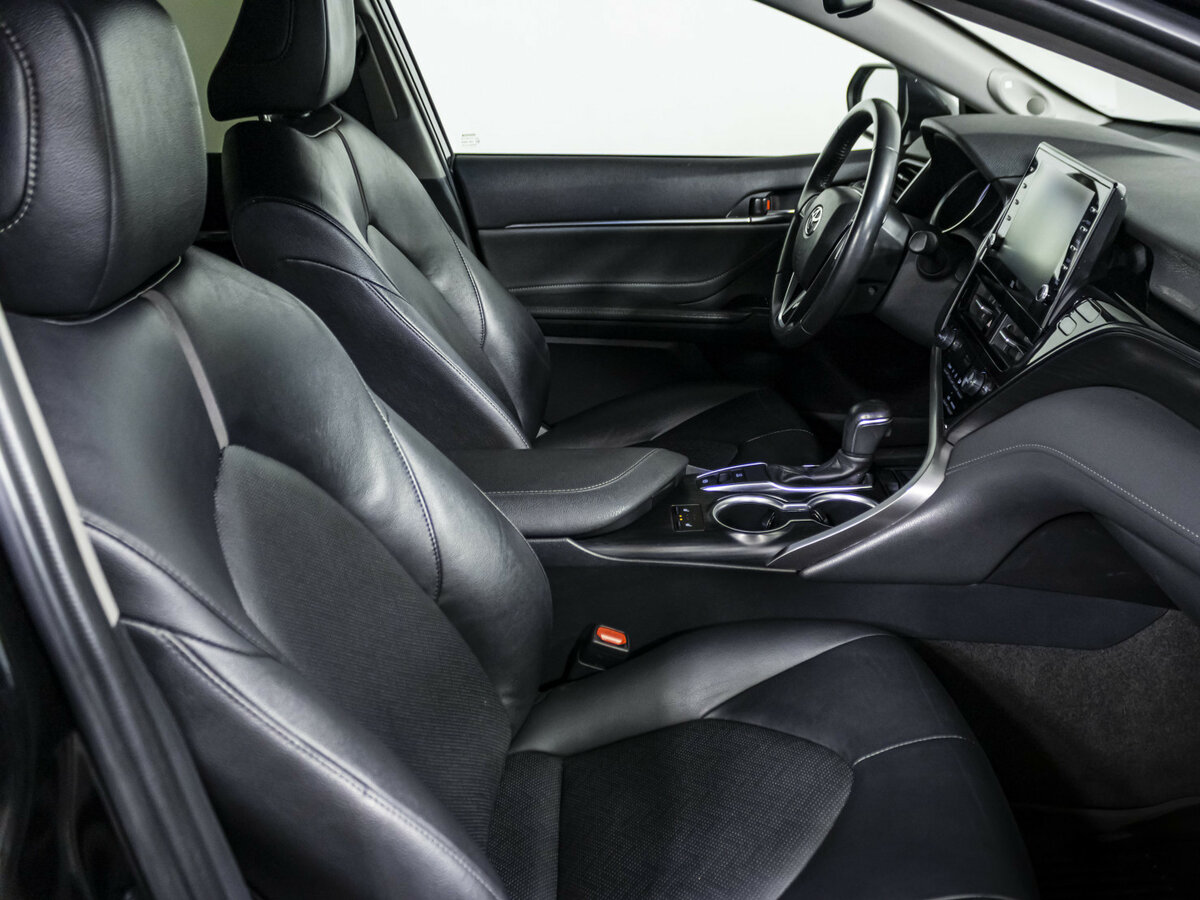 Toyota Camry 2021 года с пробегом. Фото: #7